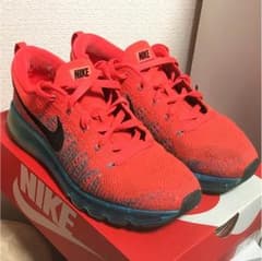 NIKE スニーカーのサムネイル