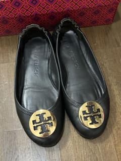 TORY BURCH フラットシューズ ブラック ゴールドロゴのサムネイル