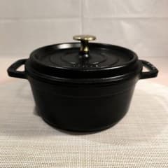 STAUB La Cocotte ラウンド 両手鍋 ブラック - メルカリ
