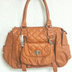 新品タグ付き*4wayショルダー可*大人可愛いハンドバッグ*収納力抜群キャメルのサムネイル
