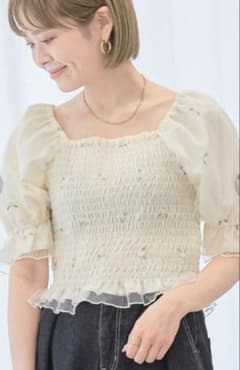 earth music&ecology フラワー刺繍ブラウスのサムネイル