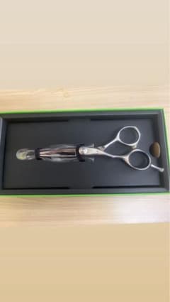 ステンレス製透明ハンドル散髪用シザー左利き用 ステンレス製透明ハンドル散髪用シザー左利き用 - メルカリ