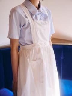 喫茶閃光×ONLY CHILD コラボエプロン　ホワイト コットン エプロン 4月29日出品停止 onlychild 喫茶閃光 ときめくカーテンエプロン - メルカリ