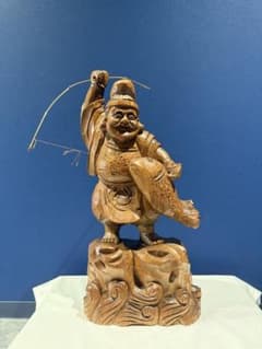 大黒様　木製彫刻 釣りをする　約57cm 大黒様 木製彫刻 釣りをする 約57cm - メルカリ