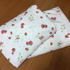 苺柄カーテン(２枚)のサムネイル