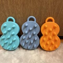 エイトザタラソ ハンギョドン ブルー　オレンジ　頭皮ツボ押しブラシ やわらかめのサムネイル