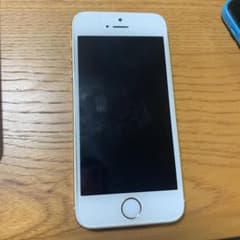 iPhone 5se Gold 16 GB au 即購入OKのサムネイル