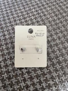 LUNA ハート型シルバーピアスのサムネイル