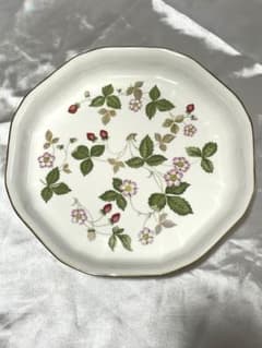  Wild Strawberry 八角形皿 WEDGWOOD 八角形皿 ワイルドストロベリー - メルカリ