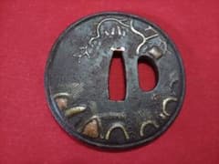 日本刀の鍛鉄鍔 丸形覆輪 罠図 高肉象嵌 刀剣鍔 約75mm137g