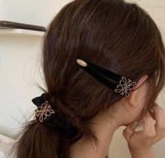 限定価格　ハンドメイド　リボンモチーフ 2点セット　ヘアクリップ1点シュシュ1点のサムネイル