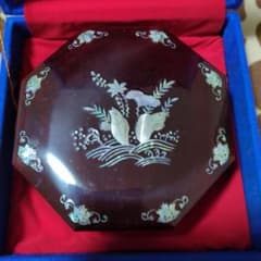 漆器 八角形 菓子器 貝殻装飾 付属箱付きのサムネイル