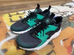 NIKE エア ハラチ ブラック/グリーン スニーカーのサムネイル