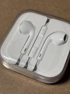 【値下】Apple純正 EarPods 3.5mm 未使用 ケース付 即発送のサムネイル