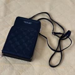スマホショルダー　ブラック　キルティング　スマホポーチ　ショルダーバッグのサムネイル