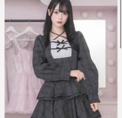 pium クロステープバイカラーティアードワンピース　グレーストライプ クロステープバイカラーティアードワンピース – pium