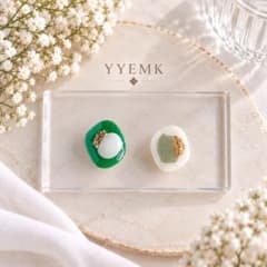 グリーン×ホワイト♡ ゴールド ニュアンスレジンピアス アシンメトリーのサムネイル