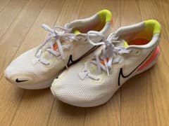 Nike Renew ホワイト/イエロー/オレンジ スニーカーのサムネイル