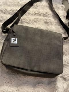 FENDI ショルダーバッグ メッセンジャーのサムネイル