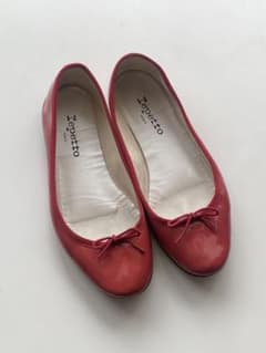 【週末限定お値下げ中】repetto 赤 リボン付きバレエシューズのサムネイル