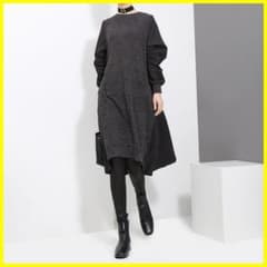 ブラック バックプリーツ  ワンピースのサムネイル