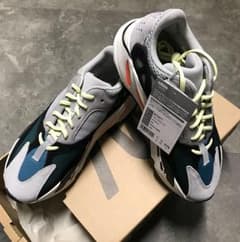 【週末限定】YEEZY BOOST 700 WAVE RUNNER カニエのサムネイル