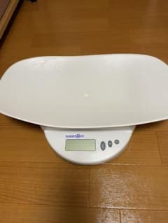 ベビースケール　赤ちゃん　体重計のサムネイル