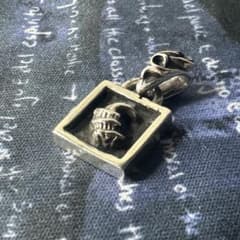 □ Chrome Hearts フレームドチャーム クロー □ レアアイテム - メルカリ