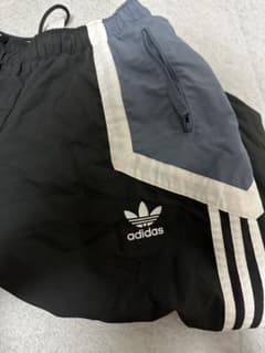 adidasのトラックパンツMサイズのサムネイル