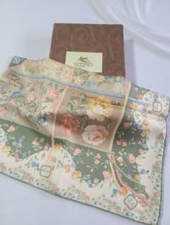 ETRO シルクスカーフ Fiori e Colori 【1994年希少作】 ETRO シルクスカーフ Fiori e Colori 【1994年希少作】 - メルカリ
