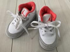 NIKEエアジョーダン　kidsスニーカーのサムネイル