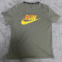 NIKE RUNNING グラフィックTシャツ カーキ Lのサムネイル