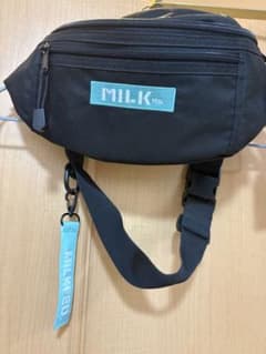 MILKFED. ブラック ボディバッグ ライトブルーのサムネイル