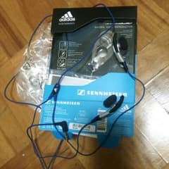 ☆adidasイヤホン正規品です♪のサムネイル