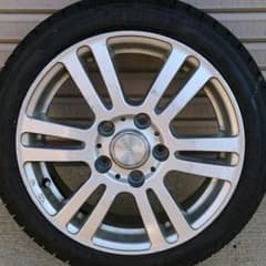 美品 スタッドレスタイヤ ホイール付きのサムネイル