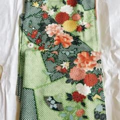 【SALE中】❗️オシャレ✨緑色 花柄 小紋 着物のサムネイル