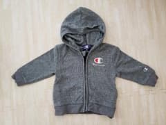 新品タグ付き　チャンピオン　Champion　パーカー　グレー　80サイズのサムネイル