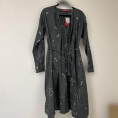 花と蜂の刺繍コートのサムネイル