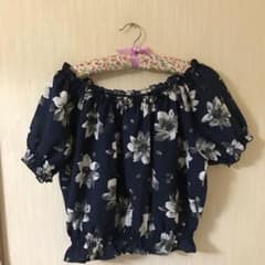 【みみたん様 専用】レトロガール 花柄 オフショル トップスのサムネイル