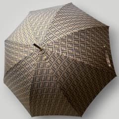 超美品 フェンディ 長傘 ズッカ柄 FF イタリア製　雨傘 雨の日が待ち遠しい！ 美品☆FENDI 長傘 雨傘 ズッカ柄 人気カラー FF柄 全長90cm - メルカリ