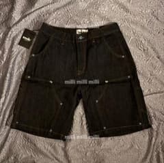 スタッズショーツ