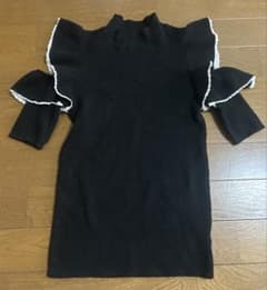 黒 フリル付き 七分袖ニットのサムネイル