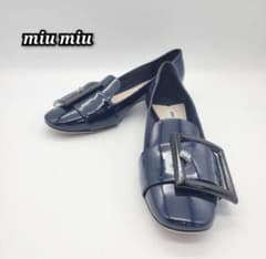 もえもえさん専用　miu miu ネイビー バックル付きローファーのサムネイル