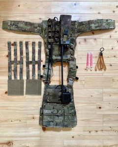 AVS マルチカム プレートキャリア ＋　BDU マルチカム　装備一式のサムネイル