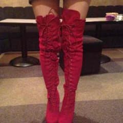 今からの時期ぴったり！赤ブーツのサムネイル
