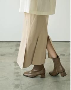 eaphi escargot slit mermaid skirt beigeのサムネイル