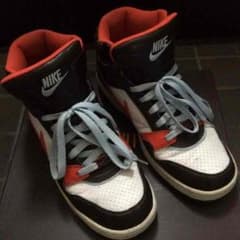 Nike 靴のサムネイル