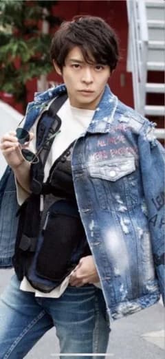 岸優太さん着用 ZARA  デニムジャケットのサムネイル