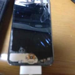 iPod touch4 8GB (ジャンク品) 値下げ中"本日まで！のサムネイル