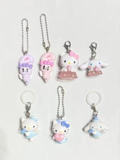 キティ　シナモロール　エスターバニー　めじるしアクセサリー　キーホルダーのサムネイル